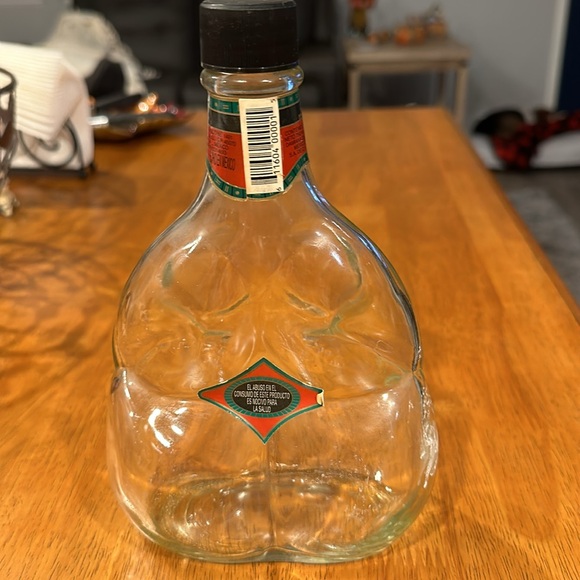 Vintage liqueur bottle. Guaycura licor de Damiana. Needs cleaning. Stickers on - Picture 2 of 2